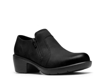 Clarks Kynnzie Zip Bootie In Black