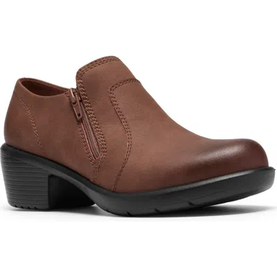 Clarks ® Kynnznie Bootie In Brown