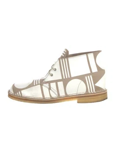Pre-owned Clarks Leather Printed Oxfords In White