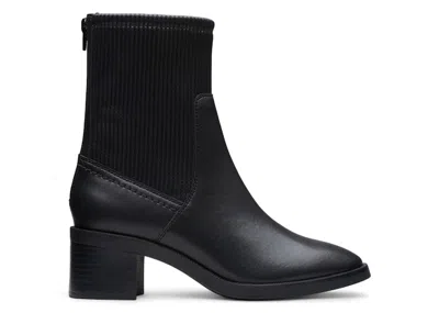 Pre-owned Clarks Lileigh Holly Leather (women's) Sneakers In Black