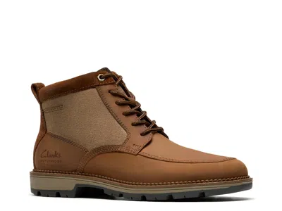 Clarks Maplewalk Rise Boot In Brown
