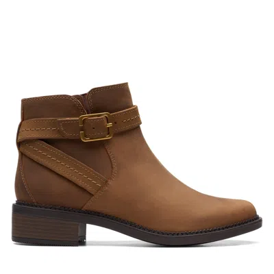 Clarks Maye Strap In Brown Leather In Multi