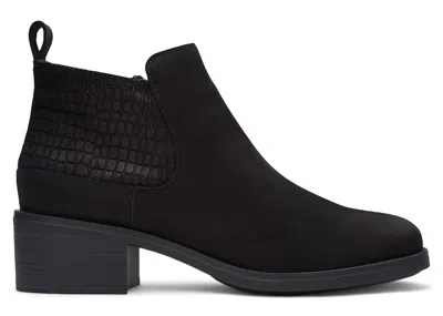Pre-owned Clarks Memi Zip Leather (women's) Sneakers In Black Interest