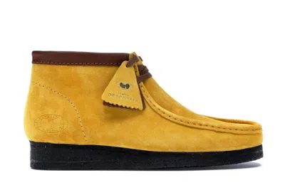 Pre-owned Clarks Men's  Wallabees Wutang 36 Chambers 25th Anniversary Sneakers In Yellow