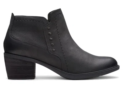 Pre-owned Clarks Neva Lo Leather (women's) Sneakers In Black
