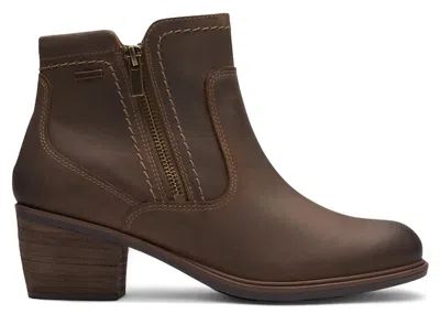 Pre-owned Clarks Neva Zip Waterproof Leather (women's) Sneakers In Taupe In Brown