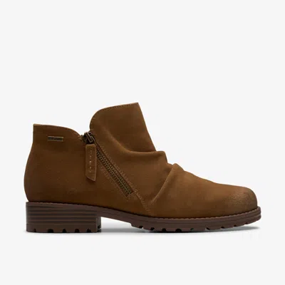 Clarks Nissini Top Waterproof In Brown