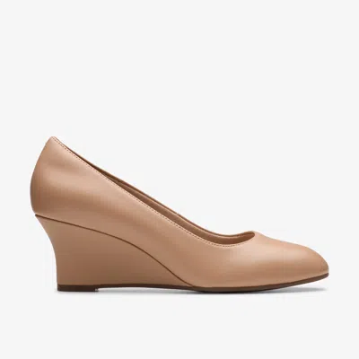 Clarks Olivette Pearl In Beige
