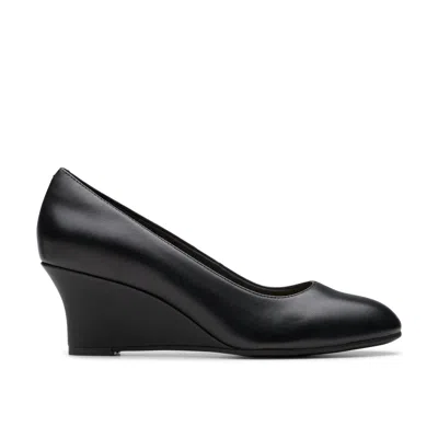 CLARKS OLIVETTE PEARL IN BLACK LEATHER