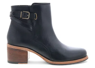 Pre-owned Clarks Originals Clarkdale Jax (women's) Sneakers In Black