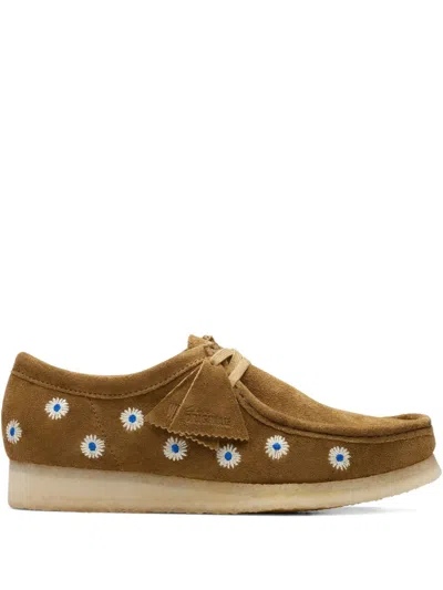 Clarks Originals Daisy-embroidered Derby Shoes In Brown