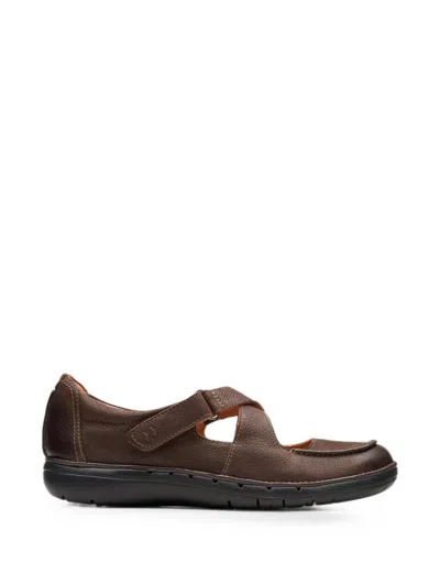 Clarks Originals Un Loop Strap Round-toe Slip-on Shoes In Brown
