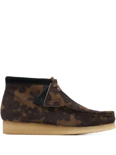 Clarks Originals Wallabee "black/khaki" Boots In Brown