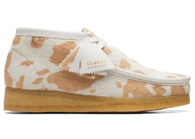 Pre-owned Clarks Originals Wallabee Boot (women's) Sneakers Incow Print In Tan/tan Cow Print
