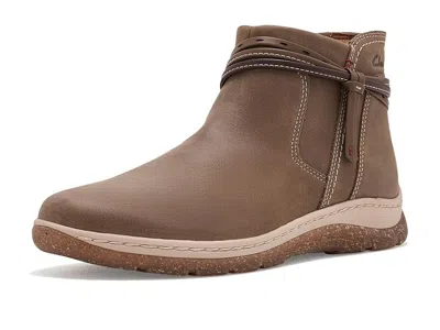 Clarks Orlene Roam Women's Boots Walnut Leather: 9 C - Wide