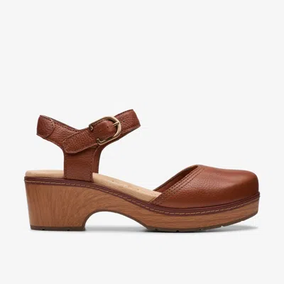 Clarks Paizlee Bay Clog-style Block Heel Platform Shoes In Brown