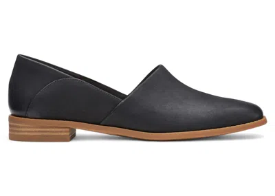 Pre-owned Clarks Pure Belle Leather (women's) Sneakers In Black