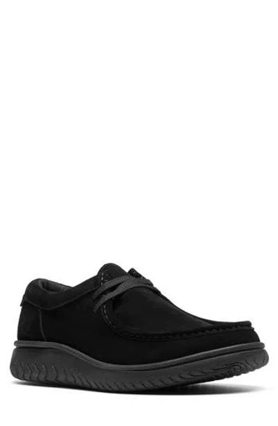 Clarks ® Relaxlite Moc Toe Chukka In Black