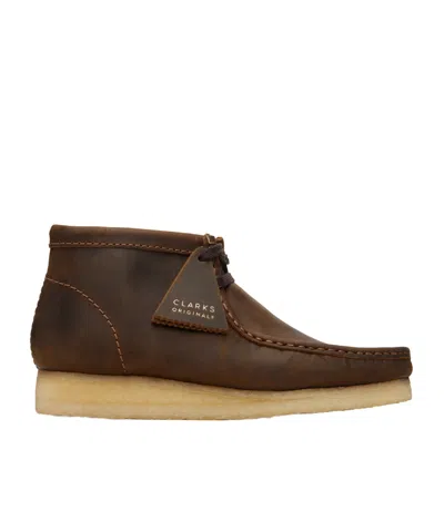 Clarks Round Toe Lace-up Desert Boots In Brown