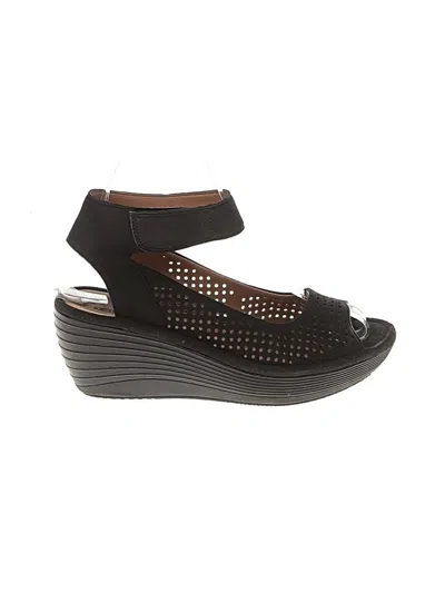 Pre-owned Clarks Sandals In Black