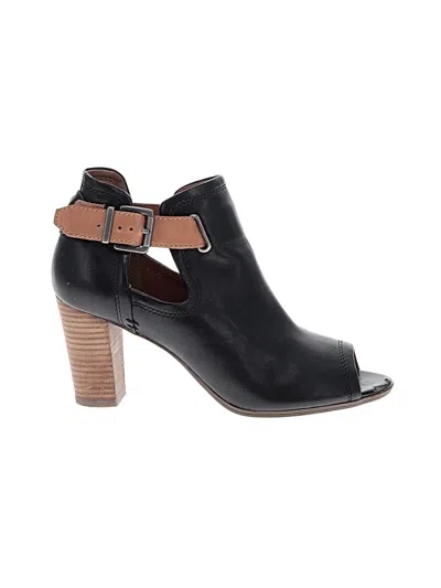 Pre-owned Clarks Sandals In Black
