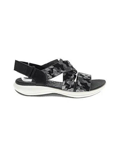 Pre-owned Clarks Sandals In Black