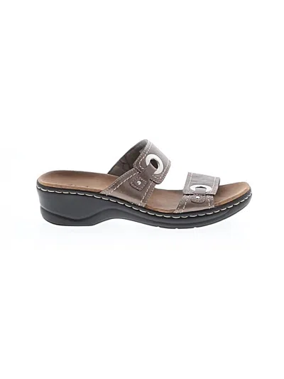 Pre-owned Clarks Sandals In Brown
