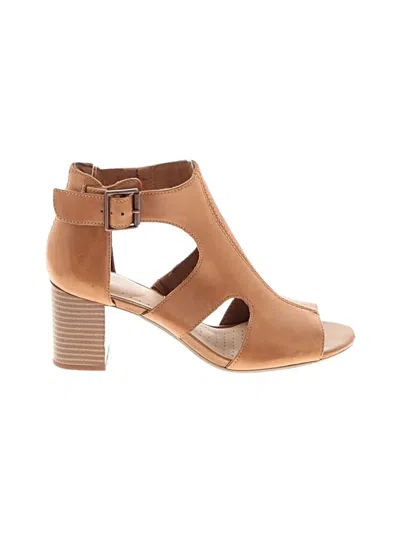 Pre-owned Clarks Sandals In Brown