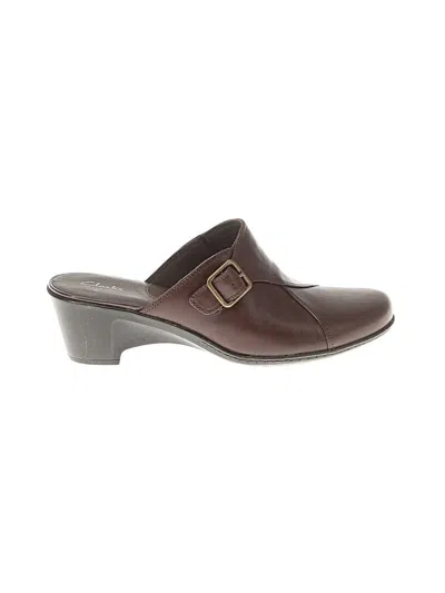 Pre-owned Clarks Sandals In Brown