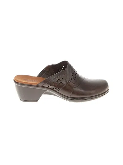 Pre-owned Clarks Sandals In Brown