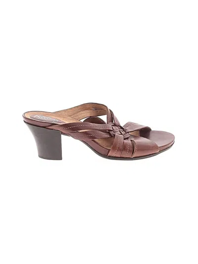 Pre-owned Clarks Sandals In Brown