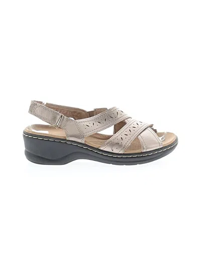 Pre-owned Clarks Sandals In Brown