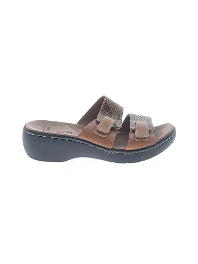 Pre-owned Clarks Sandals In Brown