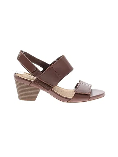 Pre-owned Clarks Sandals In Brown