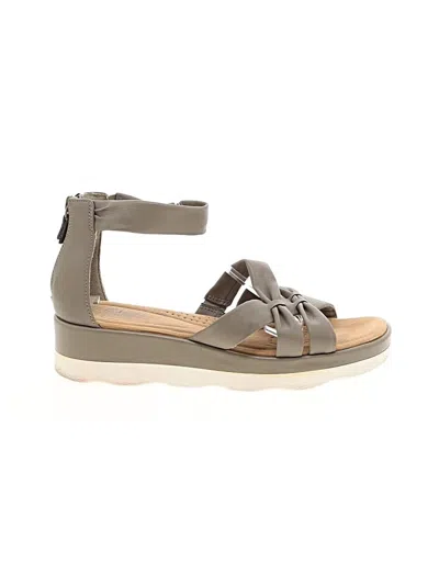 Pre-owned Clarks Sandals In Gray