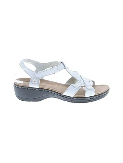 Pre-owned Clarks Sandals In White