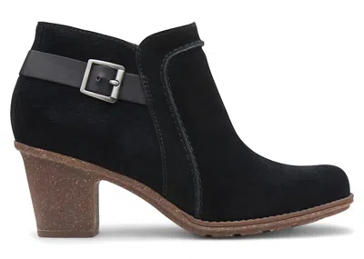 Pre-owned Clarks Sashlin Ester Suede (women's) Sneakers In Black