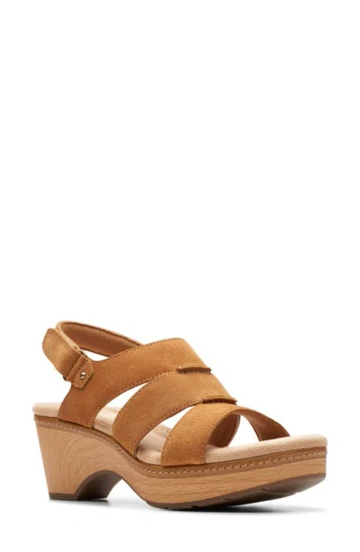 Clarks Seannah Glow Sandal In Walnut Suede