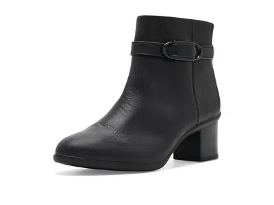 Clarks Shaya Style Women's Boots Black Leather Waterproof: 8 B - Medium