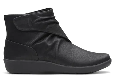 Pre-owned Clarks Sillian Tana Canvas (women's) Sneakers In Black