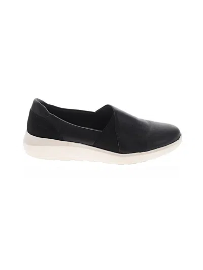 Pre-owned Clarks Sneakers In Black