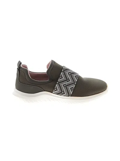 Pre-owned Clarks Sneakers In Green