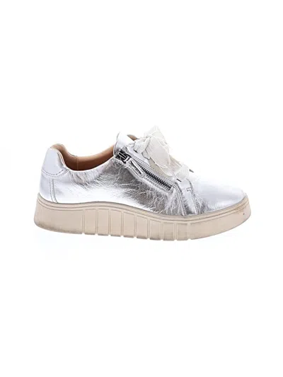 Pre-owned Clarks Sneakers In Silver