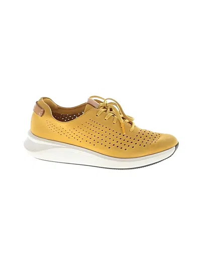 Pre-owned Clarks Sneakers In Yellow