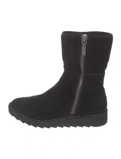 Pre-owned Clarks Suede Boots In Black