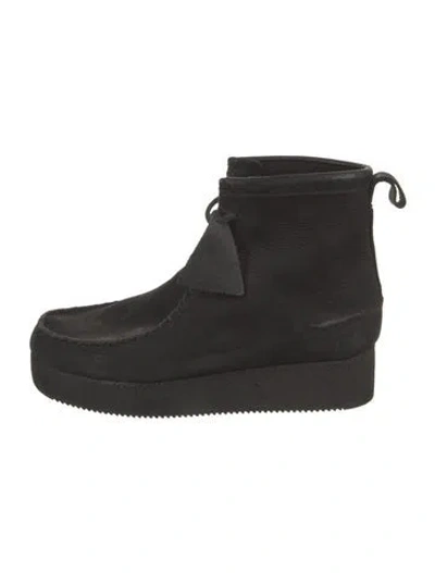 Pre-owned Clarks Suede Boots In Black