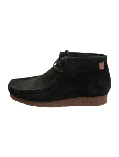 Pre-owned Clarks Suede Boots In Green