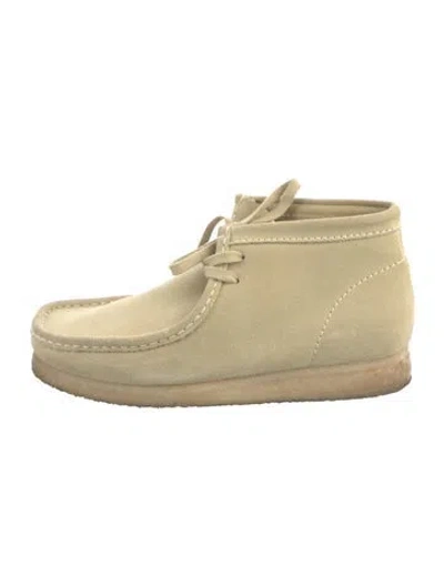 Pre-owned Clarks Suede Boots In Neutrals