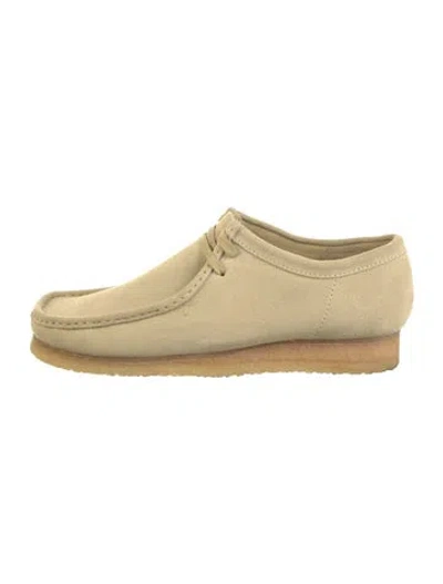 Pre-owned Clarks Suede Dress Loafers In Neutral