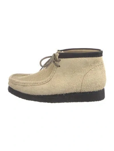 Pre-owned Clarks Suede Lace-up Boots In Neutral